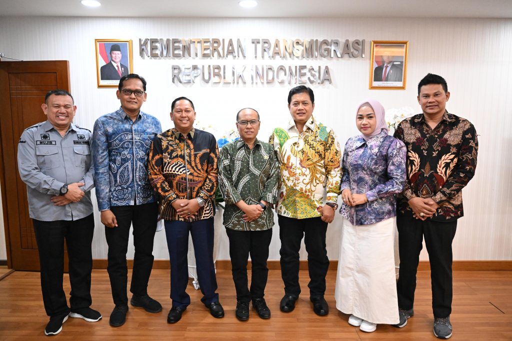 Wakil Menteri Transmigrasi, Viva Yoga Mauladi menerima audiensi Anggota DPRD Komisi II beserta Pemerintah Daerah Kabupaten Barito Kuala