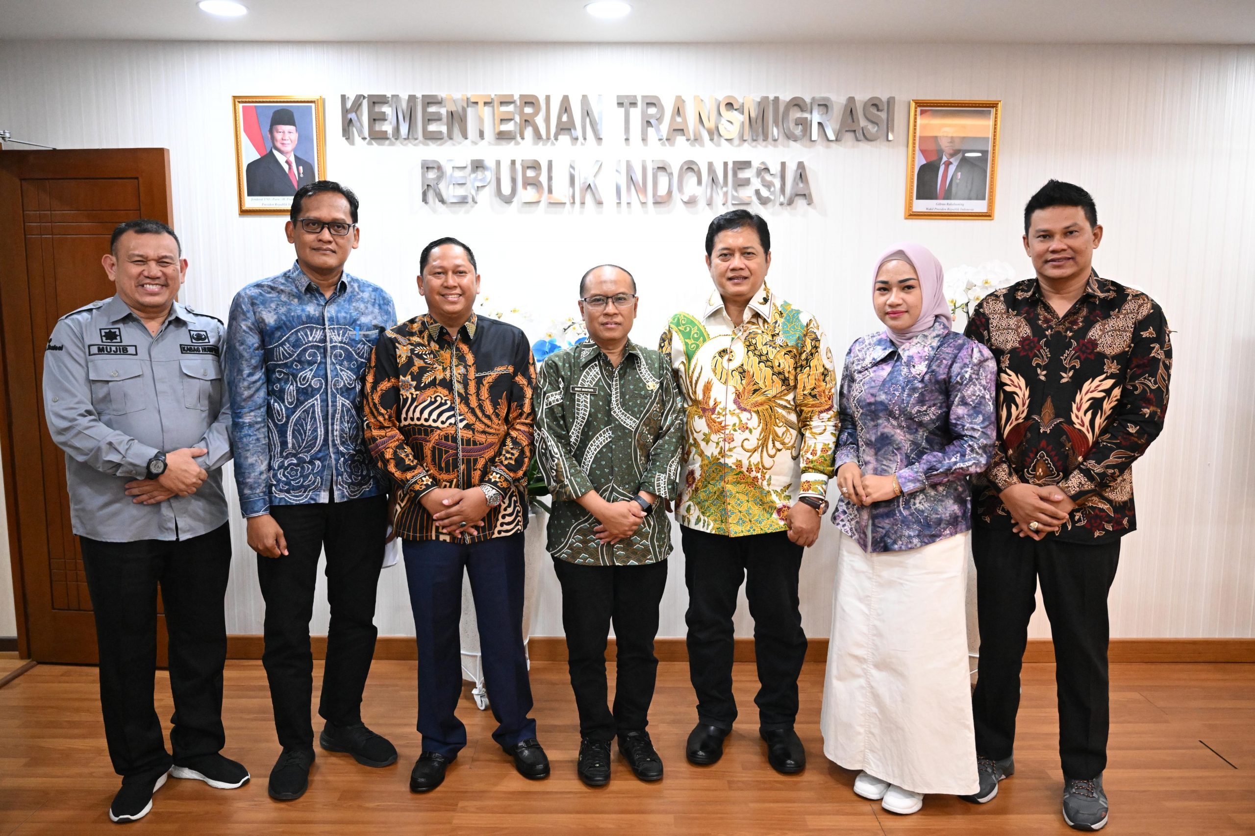 Wakil Menteri Transmigrasi, Viva Yoga Mauladi menerima audiensi Anggota DPRD Komisi II beserta Pemerintah Daerah Kabupaten Barito Kuala