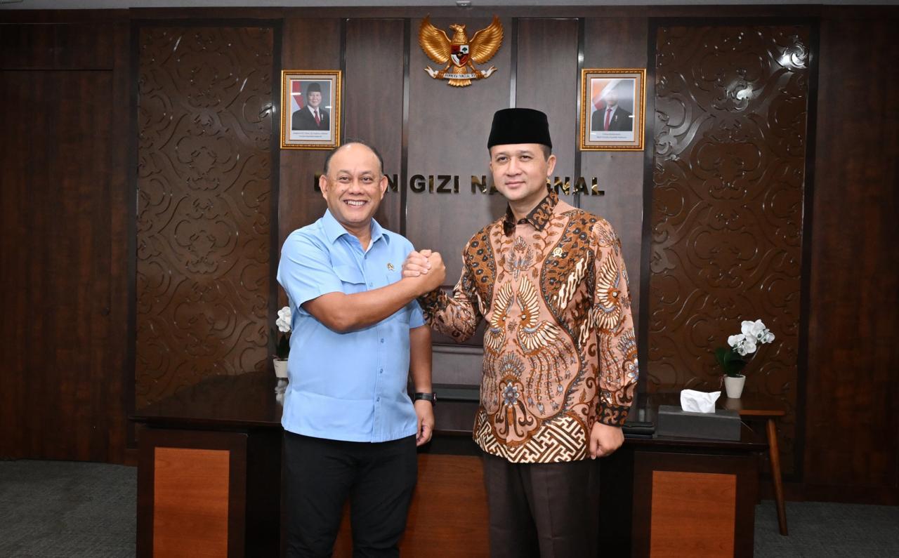 Menteri Transmigrasi (Mentrans) M. Iftitah Sulaiman Suryanagara dan Kepala Badan Gizi Nasional (BGN) Dadan Hindayana