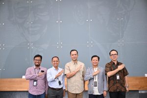 Media-media yang bernaung dibawah grup media Kompas siap mendukung realisasi transformasi transmigrasi, setelah mendengar penjelasan Menteri