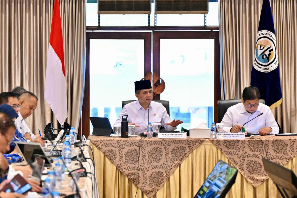 Menteri Transmigrasi, M. Iftitah Sulaiman dan Wakil Menteri Transmigrasi Viva Yoga Mauladi gelar Rapat Koordinasi Program Transmigrasi