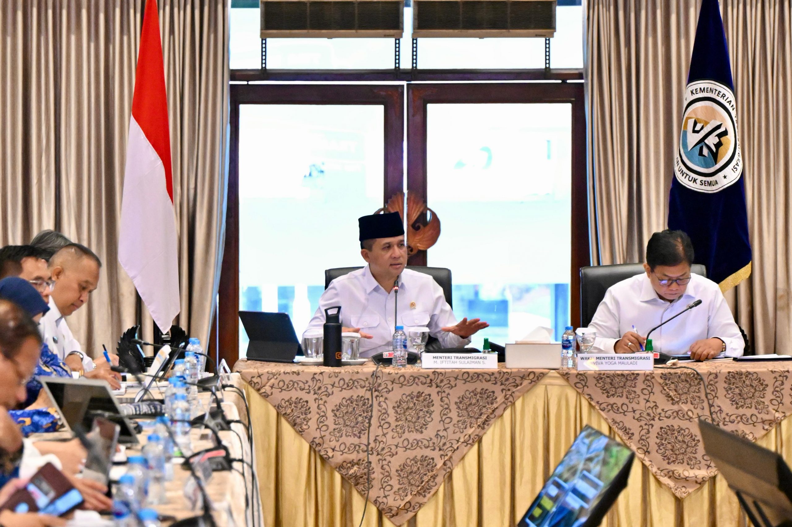 Menteri Transmigrasi, M. Iftitah Sulaiman dan Wakil Menteri Transmigrasi Viva Yoga Mauladi gelar Rapat Koordinasi Program Transmigrasi