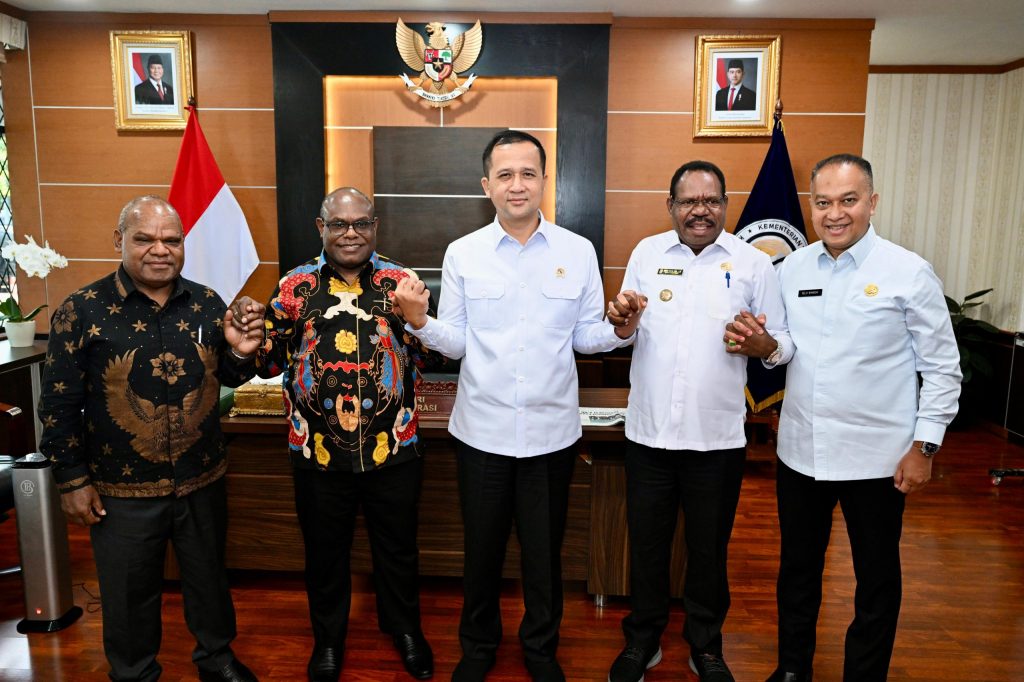 Kementerian Transmigrasi mendukung pembangunan di Papua untuk menyejahterakan masyarakat setempat melalui Program Transmigrasi Lokal.