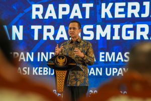 Menteri Transmigrasi M. Iftitah Sulaiman Suryanagara menegaskan bahwa penempatan transmigran baru hanya bisa dilakukan jika ada permintaan