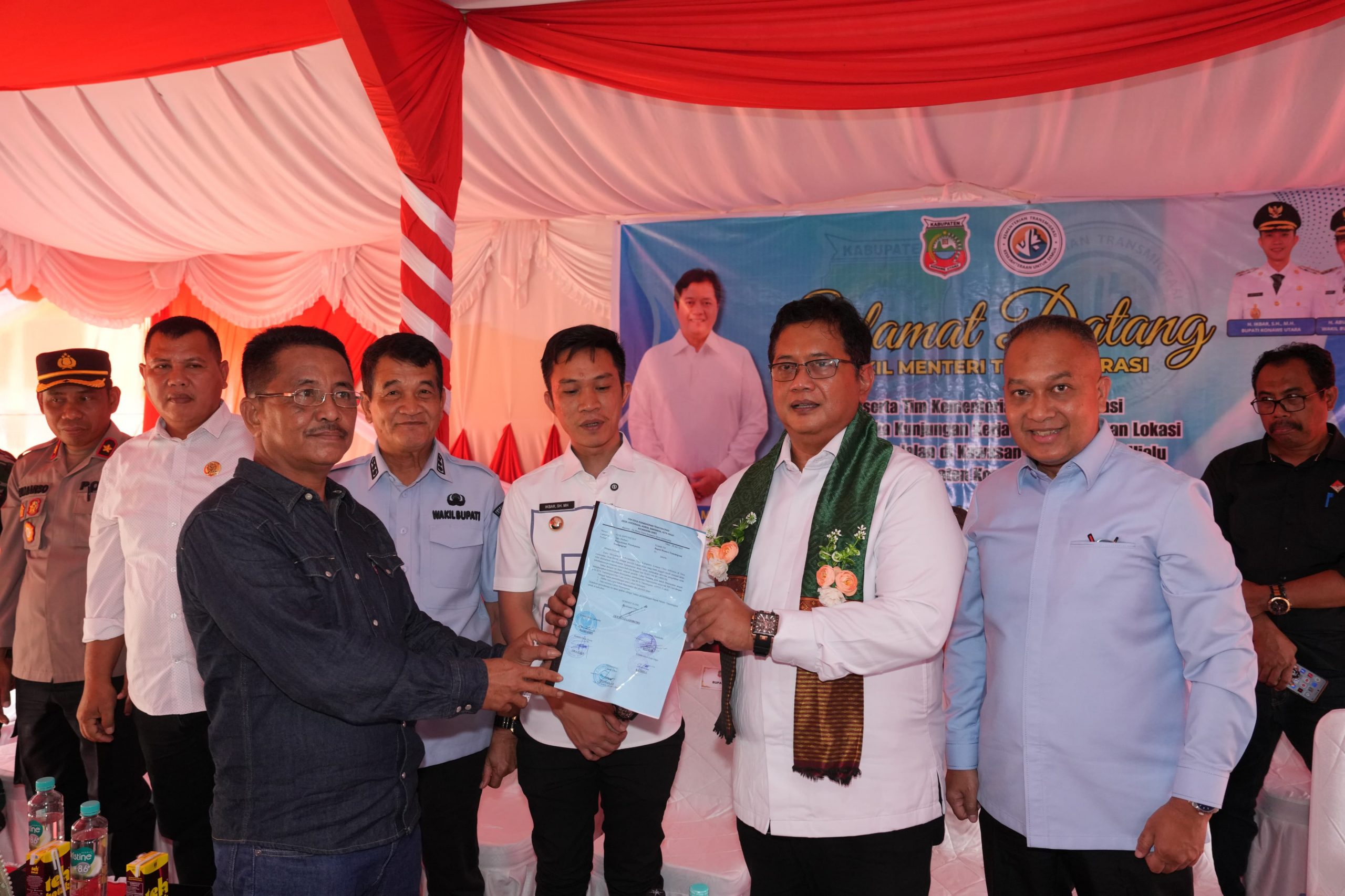 Keputusan warga Kawasan Transmigrasi Hialu, Kabupaten Konawe Utara, Sulawesi Tenggara, yang secara sukarela menghibahkan 1.000 hektare lahan