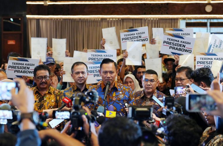 Kementerian Transmigrasi meluncurkan Program Trans Tuntas (T²) dalam acara resmi di Gedung Makarti Muktitama