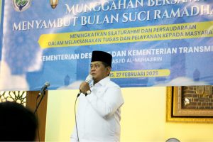 Di Masjid Al Muhajirin, Komplek Kantor Kementerian Transmigrasi (Kementrans) dan Kementerian Desa dan Pembangunan Daerah Tertinggal
