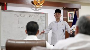Menteri Transmigrasi (Mentrans) Iftitah Sulaiman Suryanagara menjelaskan program beasiswa Transmigrasi Patriot