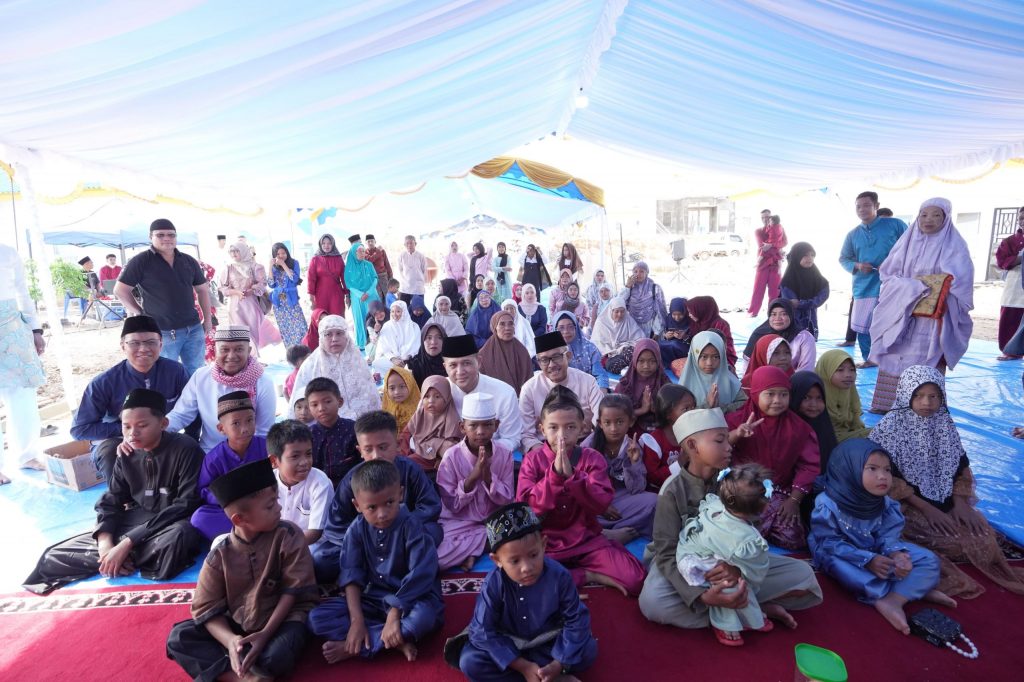Warga Pulau Rempang ramai-ramai mengucapkan terima kasih atas bingkisan Lebaran yang mereka terima dari Presiden Prabowo.