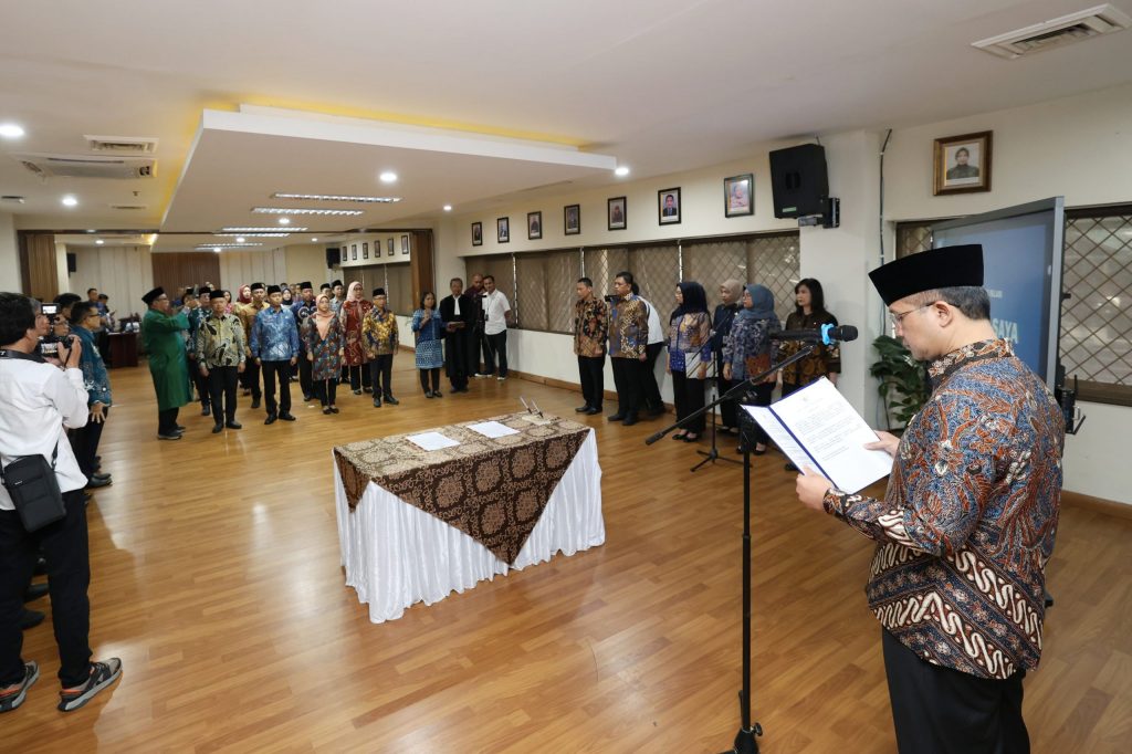 Menteri Transmigrasi Ifitah Sulaiman Suryanegara memimpin langsung Pelantikan dan Pengambilan Sumpah Jabatan Pejabat Pimpinan Tinggi Pratama
