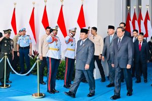 Pimpinan Lembaga Negara, para Menteri dan Wakil Menteri Kabinet Merah Putih, Duta Besar dan Atase Pertahanan negara sahabat, Presiden VI